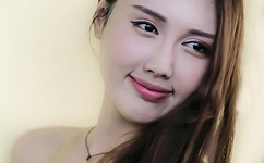 他把手探到我的衣服里作文